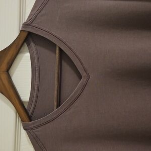 Lululemon V Neck Short Sleeve Shirt, Mens Size L/XL, Brown